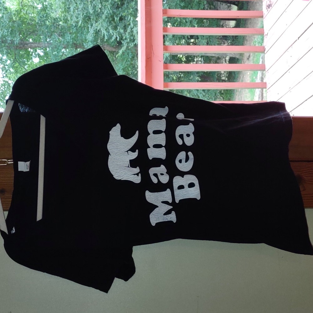 Black V-Neck Mama Bear Shirt XXL - Picture 3 of 4